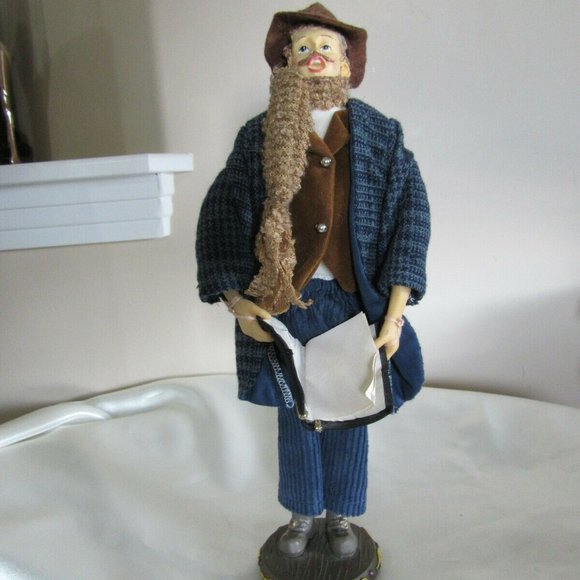 Christmas Caroler     - - Picture 2 of 11